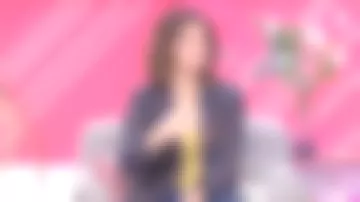 La chaqueta adornada con motivos de lujo por Faustine Bollaert en Ça comienza aujourd'hui del 10/01/2018