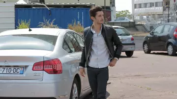 The light black leather jacket worn by Samuel (Pierre Niney) in the movie Five