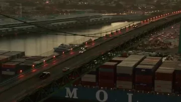 Le Vincent Thomas Bridge et le World Cruise Center en Californie dans Criminal Squad / Den of Thieves