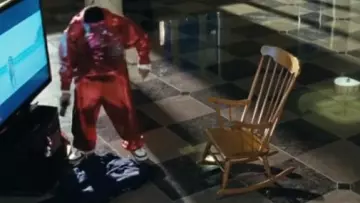 Le rocking chair à bascule de Fatal (Michael Youn) dans le film Fatal Bazooka