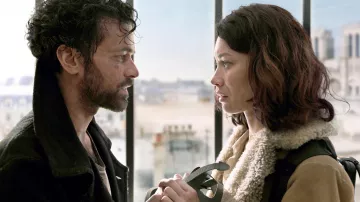 The black coat from Romain Duris in the mist