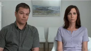 Le haut violet d'Au­drey Sa­fra­nek (Kris­ten Wiig) dans Down­si­zing