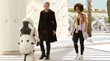 Sneakers Vans Sk8-hi Bill Potts (Pearl Mackie) in Doctor Who S10E02