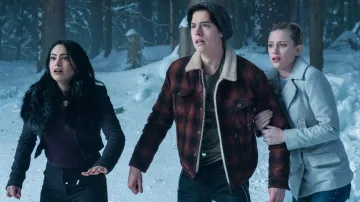 La veste à carreaux portée par Jughead Jones (Cole Sprouse) Riverdale Saison 1  Episode 13