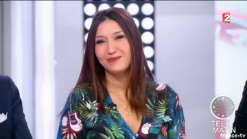La robe imprimée de Anissa Arfaoui dansTélématin du 11/01/2018