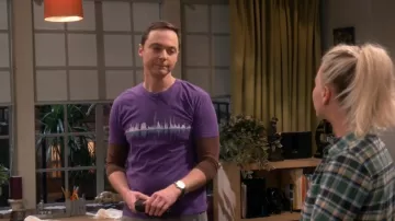La camiseta de música wave de Sheldon Cooper (Jim Parsons) en The Big Bang Theory S11E12