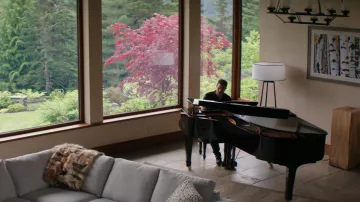 The grand piano of Christian Grey (Jamie Dorman) in 50 shades lighter