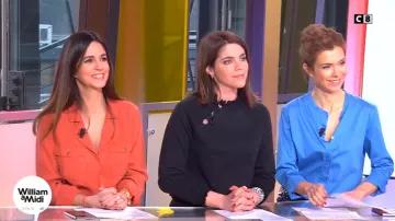 La blouse bleue de Véronique Mounier dans William à midi du 11/01/2018