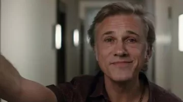 La camiseta roja de Dusan Mirkovic (Christoph Waltz) en Downsizing