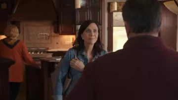 La veste en jean de Au­drey Sa­fra­nek (Kris­ten Wiig) dans Down­si­zing