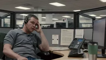 El polo gris de Paul Safranek (Matt Damon) en Downsizing