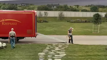 Les bagues de fiançailles géantes dans Downsizing