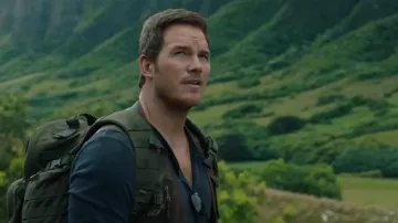 Le sac à dos vert 5.11 Outdoor de Owen Grady (Chris Pratt) dans Ju­ras­sic World : Le Royaume Dé­chu