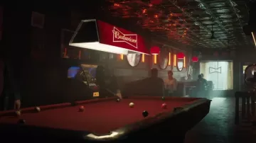 La lampe de billard Budweiser dans Jurassic World : Le Royaume Déchu