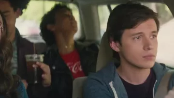 The t-shirt Coca Cola red Abby Suso (Alexandra Shipp) in Love, Simon