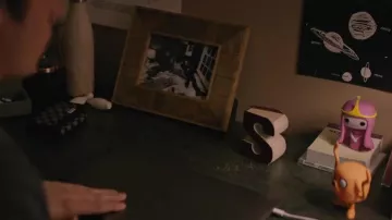 La figurine de Princesse Chewing-Gum (Princess Bubblegum) dans Love, Simon