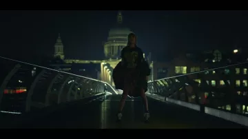 The bomber X Alpha Industries of Taylor Swift in the clip End Game Featuring Future and Ed Sheeran