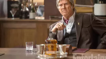 Les verres Statesman de l'agent Champagne (Jeff Bridges) dans Kingsman : Le Cercle d'Or