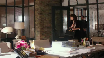 The purse of Anastasia Steele (Dakota Johnson) in 50 shades lighter