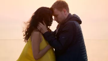 The down jacket Retro Designer Wear of Wolfgang Bogdanow (Max Riemelt) in Sense8 S02E09