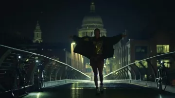 The St. Paul's Cathedral of London from the Millennium Bridge in the clip, End Game Taylor Swift