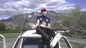 Les chaussures Nike SB Ste­fan Ja­noski de Mister V dans son clip Top Album