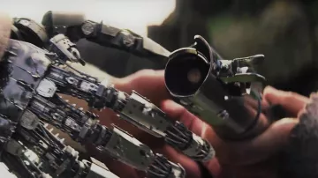 Mano robotica de Luke Skywalker (Mark Hamill) como se ve en Star Wars VIII: The Last Jedi