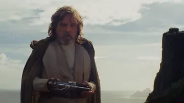 La réplica de la mano robótica de Luke Skywalker (Mark Hamill) en Star Wars VIII: The Last Jedi