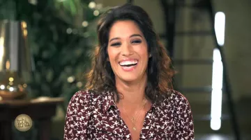 The shirt bordeaux flowers by Laurie Cholewa in Tchi tcha of the 25/12/2017