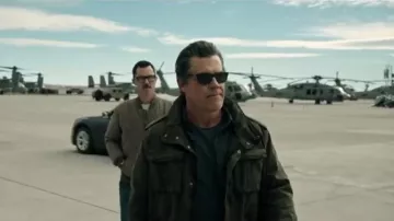The shirt dark grey Matt Burn (Josh Brolin) in Sicario: The Day of Soldado