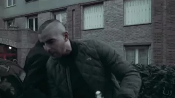 The down jacket quilted Lacoste Live Sofiane in her video clip Jesuispasséchezso: Episode 10