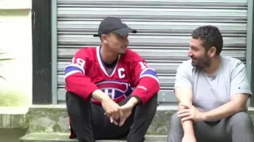 La maillot Adidas des Mon­treal Ca­na­diens de Mister V dans son interview dans l'émission La Clique de Mouloud Achour