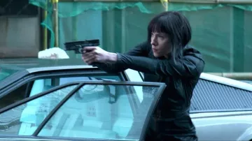 The replica of the gun, Thermoptic of Major Motoko Kusanagi (Scarlett Johansson) in Ghost in The Shell