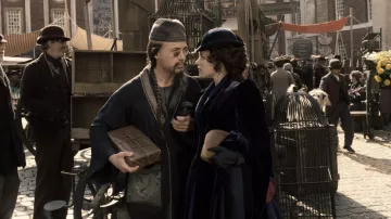 The chinese hat vintage Sherlock Holmes (Robert Downey, Jr.) in Sherlock Holmes, Game of Shadows