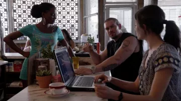 La blusa Joie de Fiona Gallagher (Emmy Rossum) dans Shameless US S08E01