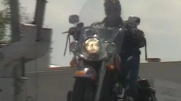 La Harley-Davidson Heritage Softail Classic de Johnny Hallyday dans son clip Himalaya