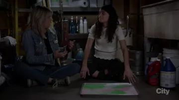 The black pants Lela Rose Sabrina Pemberton (Sofia Black D'elia) in The Mick / Very Bad Nanny S02E11