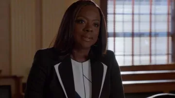 The white dress colorblocked of Annalise Keating (Viola Davis), in Murder S04E01