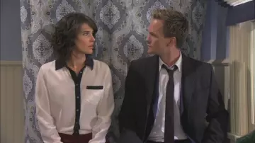 La chemise blanche et noire de Robin Scherbatsky (Cobie Smulders) dans How I Met Your Mother S07E11