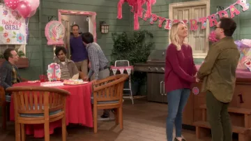 The Nordstrom sweater of Penny (Kaley Cuoco) in The Big Bang Theory S11E11
