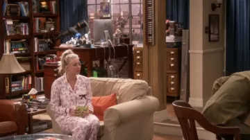 The Victoria's Secret pajamas of Penny (Kaley Cuoco) in The Big Bang Theory S11E11
