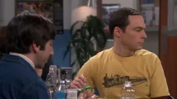 Le train en t-shirt Sheldon Cooper (Jim Parsons) dans La Théorie du Big Bang S11E11