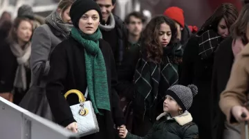 The hand bag Lady Dior lamb of Marion Cotillard in a Rock ' n Roll