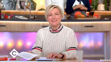 El detalle tricolor superior de Anne-Elisabeth Lemoine en Cà vous del 26/12/2018