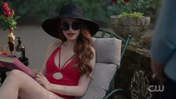 Les lunettes de Cheryl Blossom (Madeleine Petsch) dans Riverdale S02E06