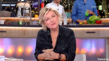 La camisa de camuflaje de Anne-Elisabeth Lemoine en C à Vous del 10/01/2018