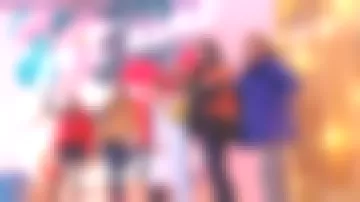 La doudoune bleue brillante de Caroline Weill dans Je t'aime etc du 17/01/2018