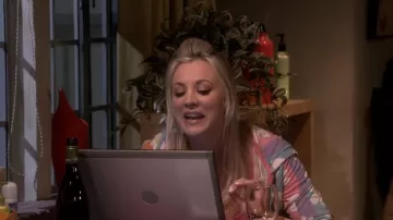 La Fleur de Hoodie de Penny (Kaley Cuoco) dans La Théorie du Big Bang S11E09