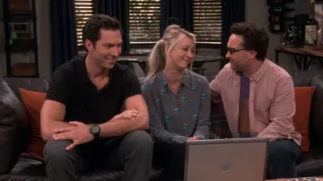 The Equipment blouse of Penny (Kaley Cuoco) in The Big Bang Theory S11E09