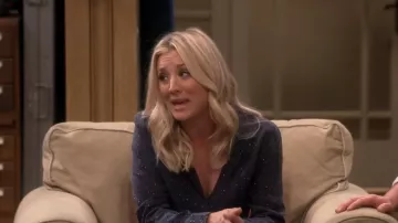 The equipment blouse of Penny (Kaley Cuoco) in The Big Bang Theory S11E08